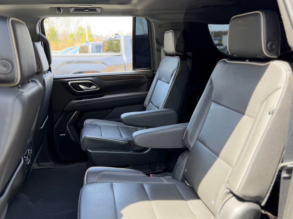 Used 2021 Chevrolet Suburban Premier w/ Premium Package AWD/4WD image 6