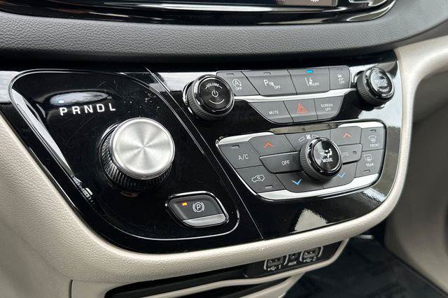 Certified 2024 Chrysler Pacifica Touring-L FWD image 22