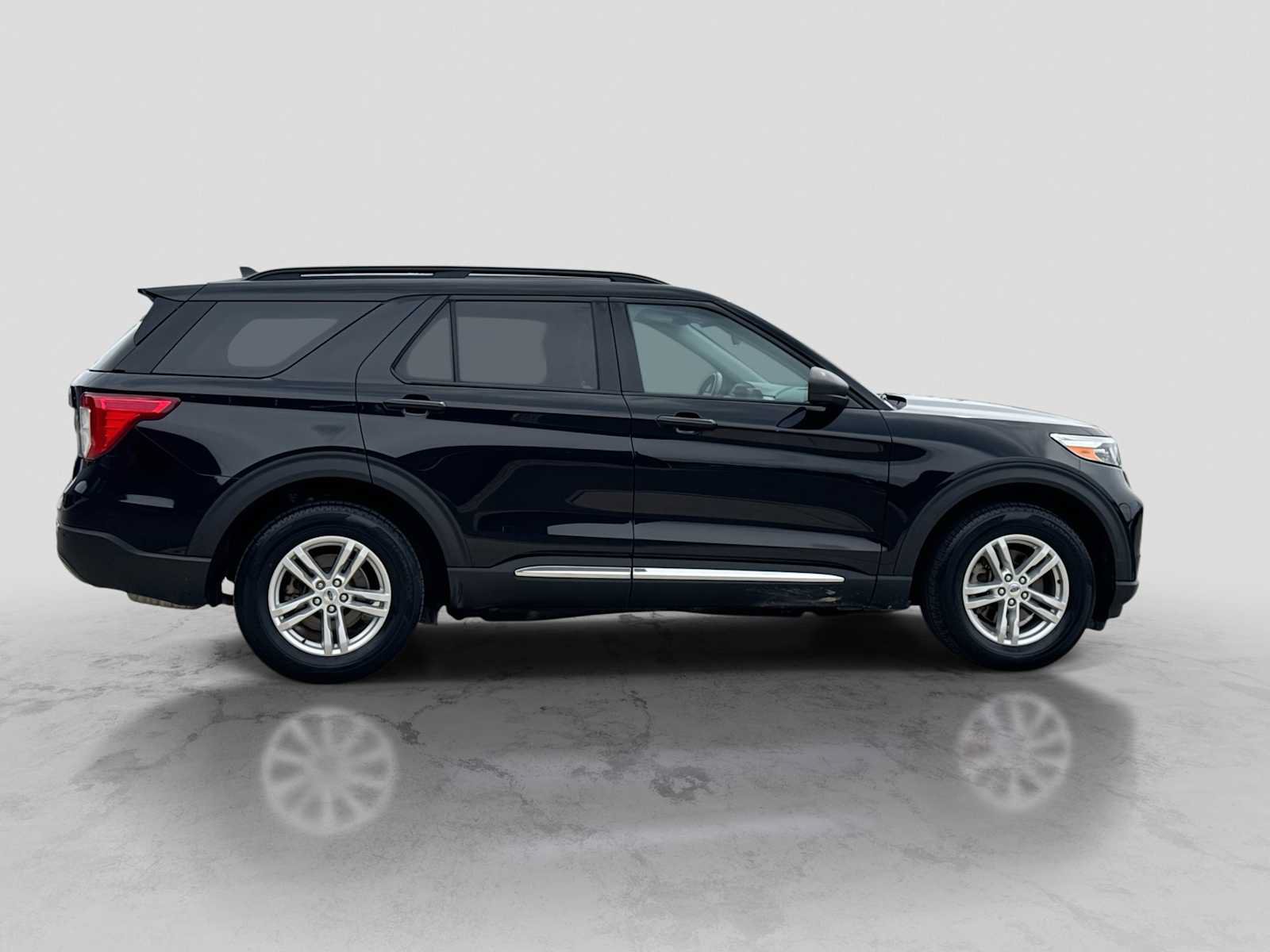 Certified 2023 Ford Explorer XLT AWD/4WD image 7