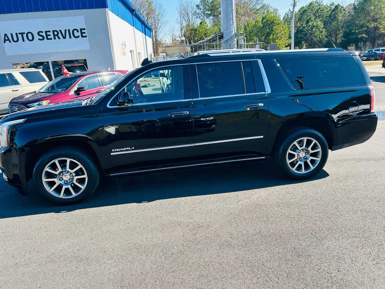 Used 2015 GMC Yukon XL Denali w/ Premium Package image 2