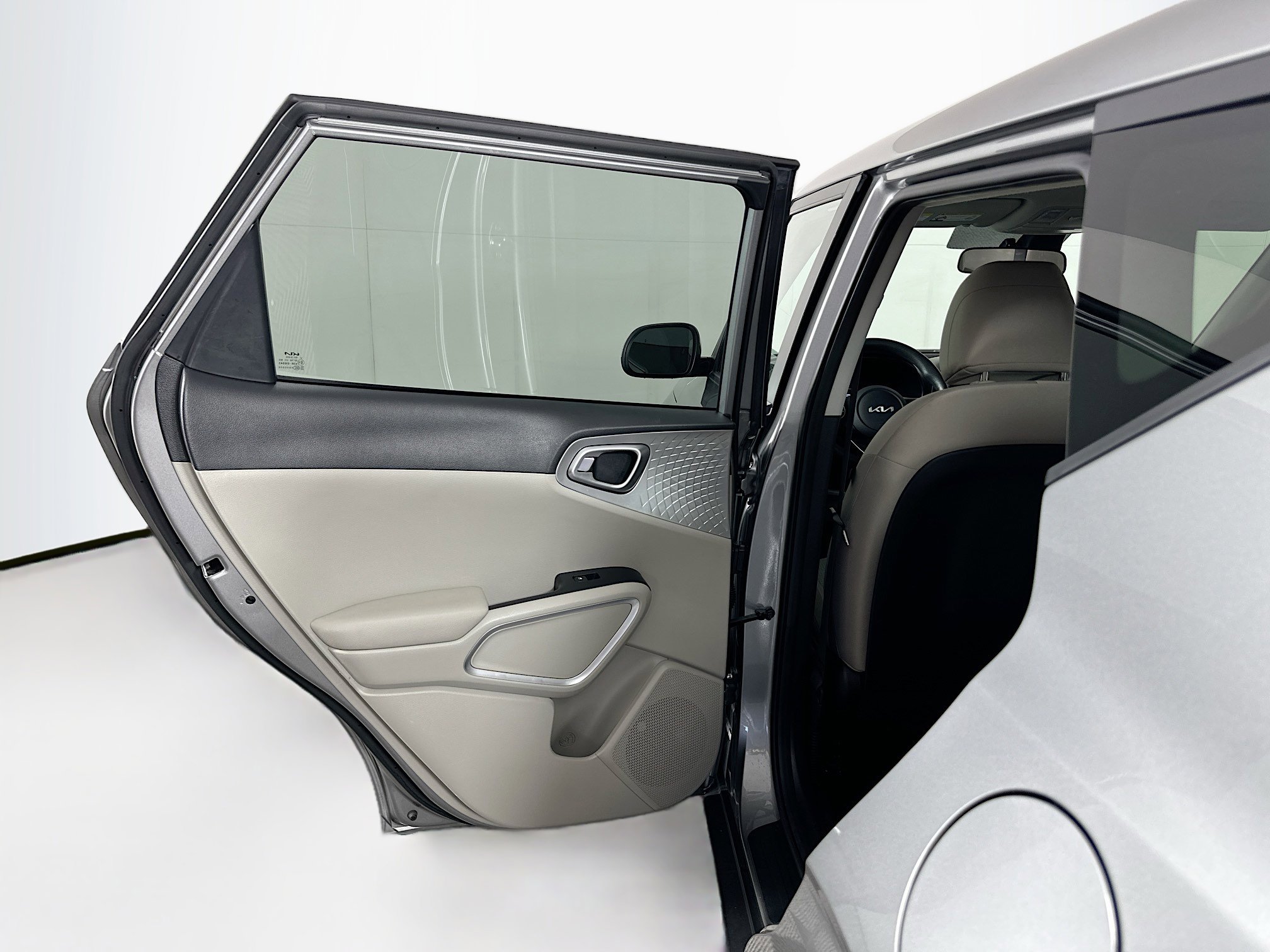 Used 2025 Kia Soul LX w/ LX Technology Package FWD image 25