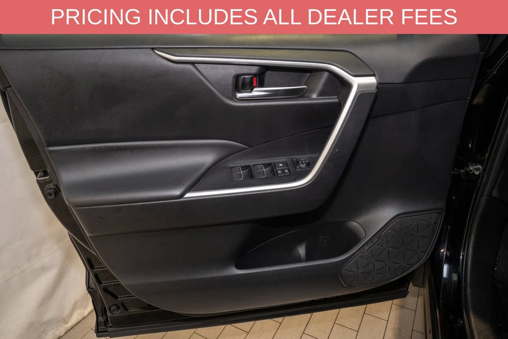Used 2024 Toyota RAV4 XLE FWD image 11