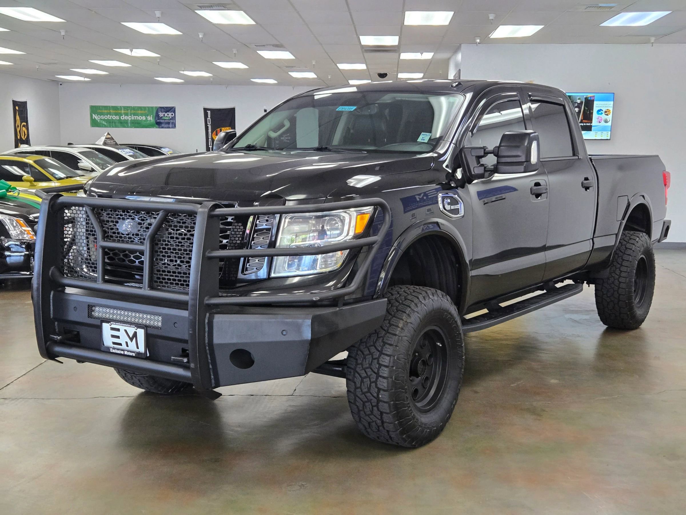 Used 2016 Nissan Titan PRO-4X w/ Pro-4x Convenience Package AWD/4WD image 3