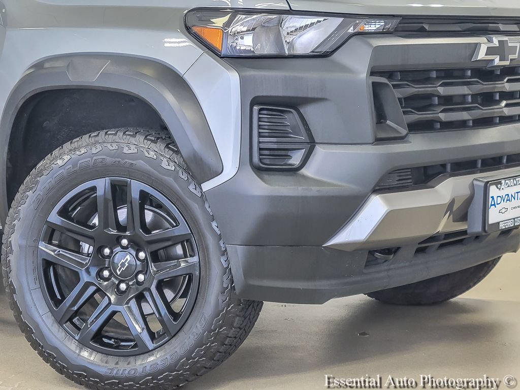 Used 2025 Chevrolet Colorado Trail Boss AWD/4WD image 3