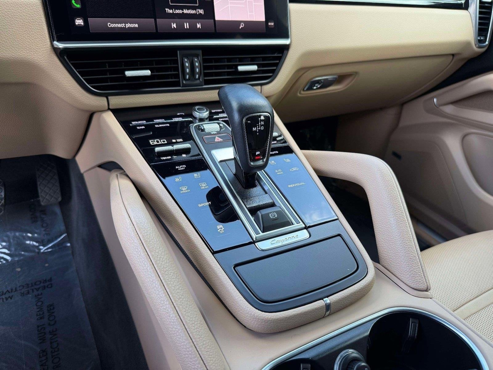 Used 2022 Porsche Cayenne w/ Premium Package image 51