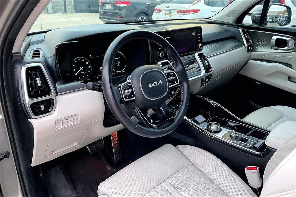 Certified 2022 Kia Sorento SX Prestige w/ Panoramic Sunroof Package image 14