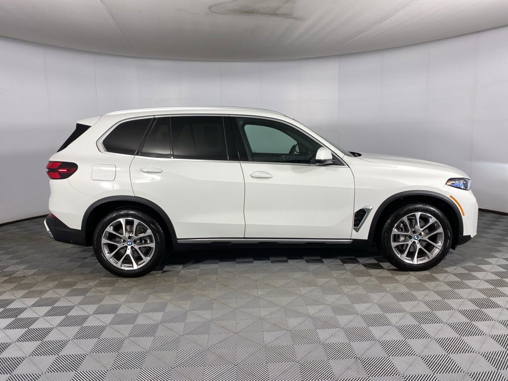 Used 2026 BMW X5 xDrive40i w/ Climate Comfort Package image 6