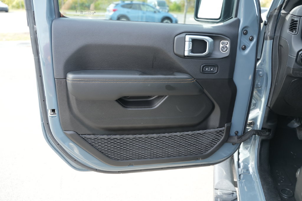 Used 2024 Jeep Wrangler Unlimited Sahara w/ Safety Group AWD/4WD image 15