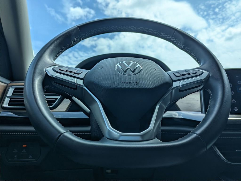 Used 2025 Volkswagen Atlas SE FWD image 21