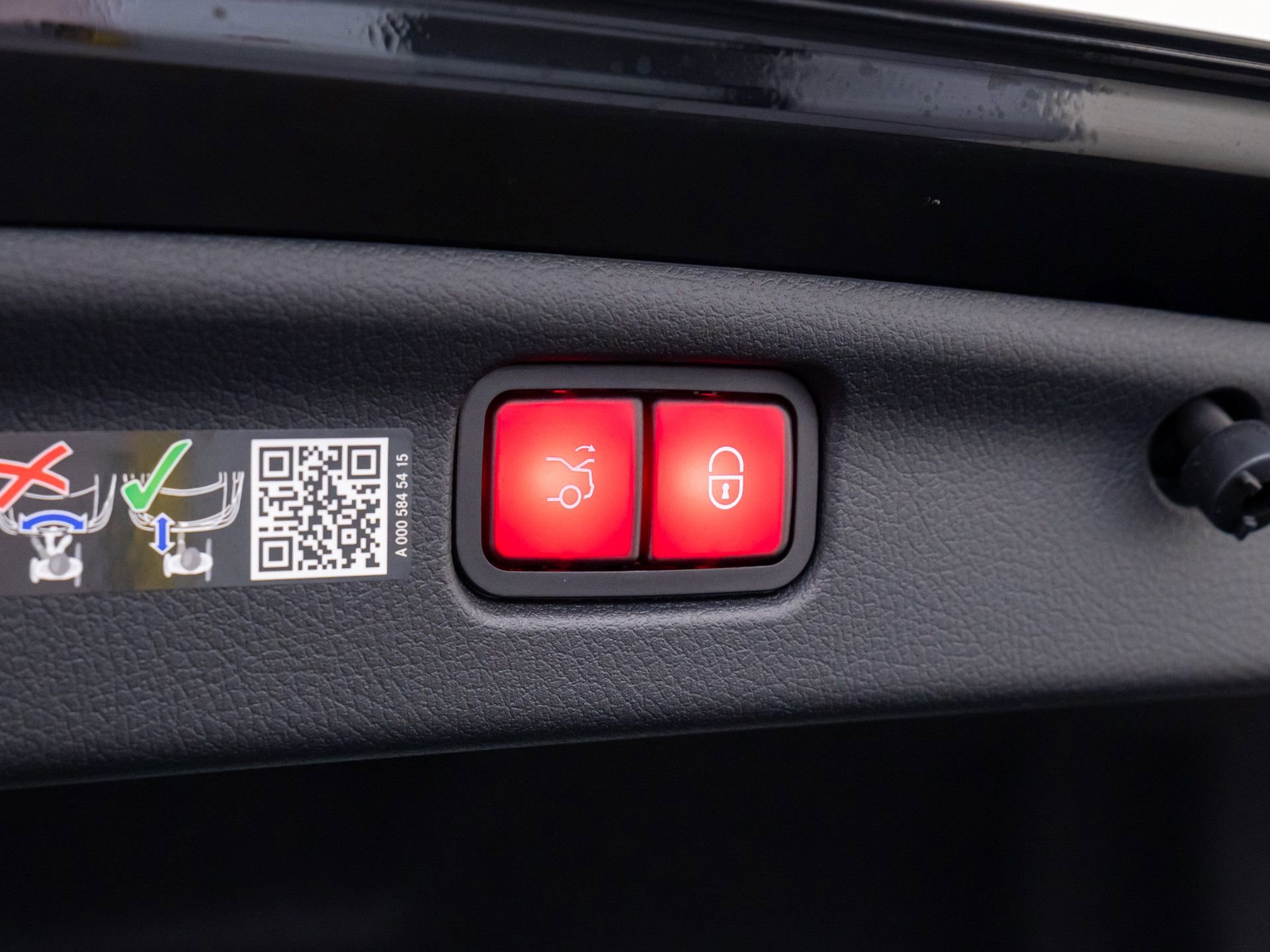 New 2026 Mercedes-Benz C 300 4MATIC Sedan image 36