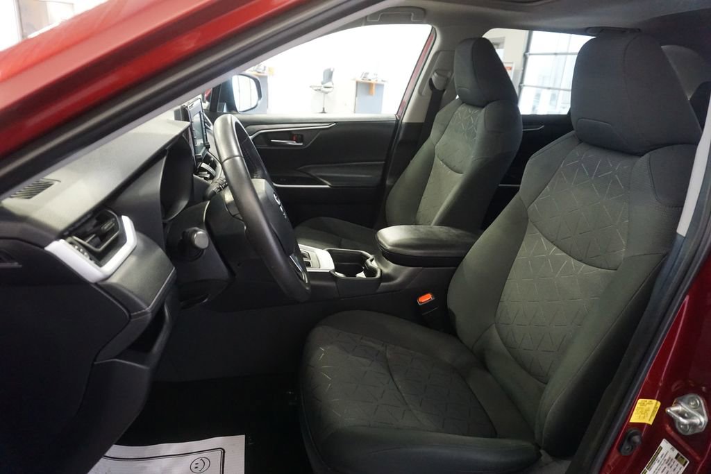 Certified 2021 Toyota RAV4 XLE w/ Convenience Package image 20