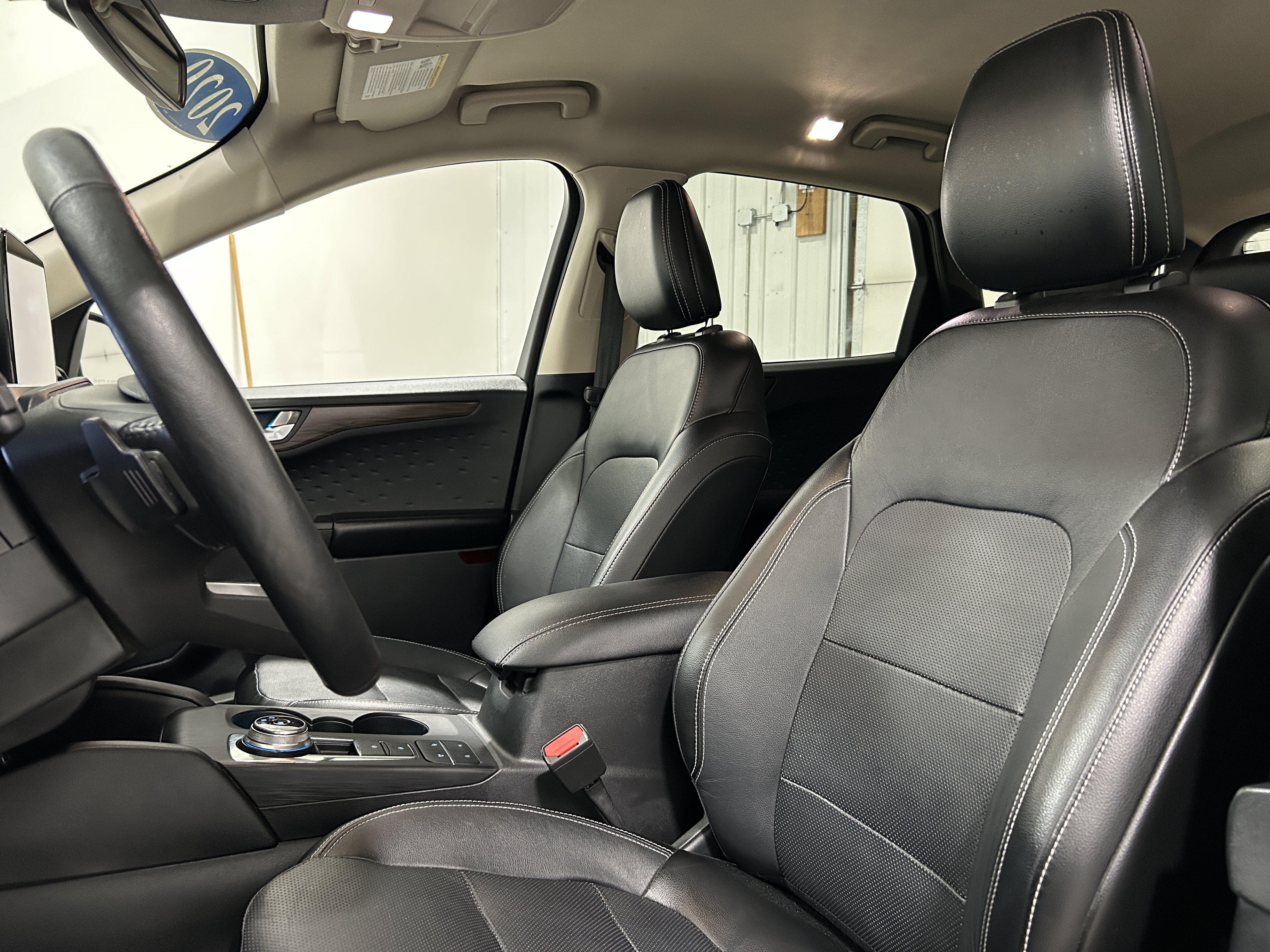 Used 2020 Ford Escape Titanium AWD/4WD image 25