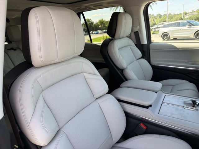 New 2026 Lincoln Navigator L Reserve AWD/4WD image 18