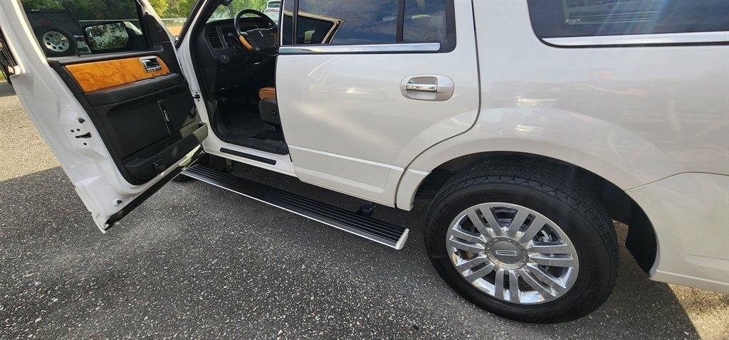 Used 2012 Lincoln Navigator 2WD image 7