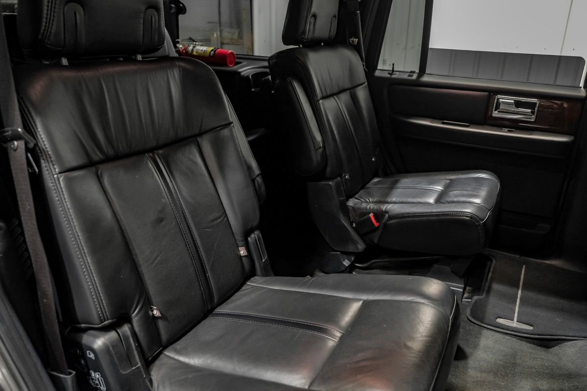 Used 2016 Lincoln Navigator Select image 22