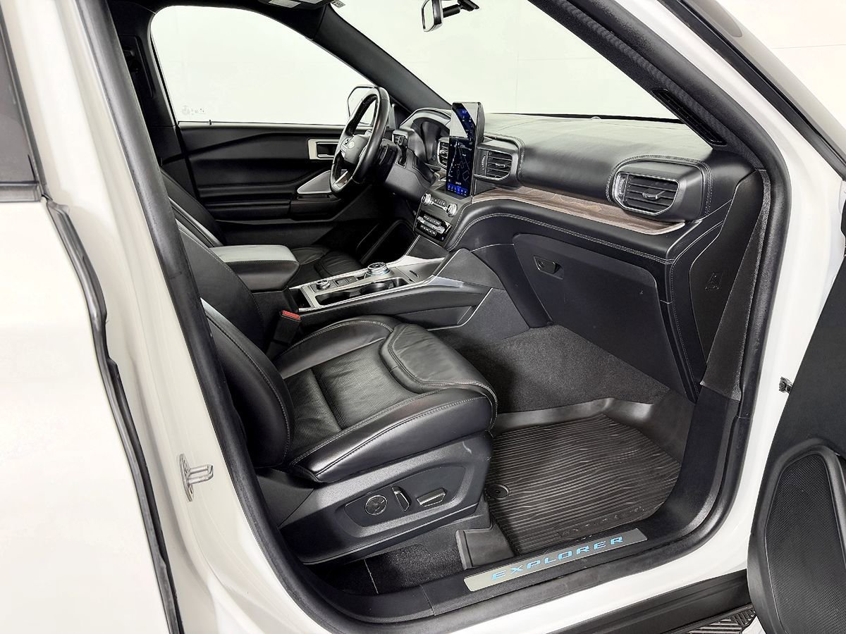 Used 2020 Ford Explorer Platinum w/ Premium Technology Package AWD/4WD image 55