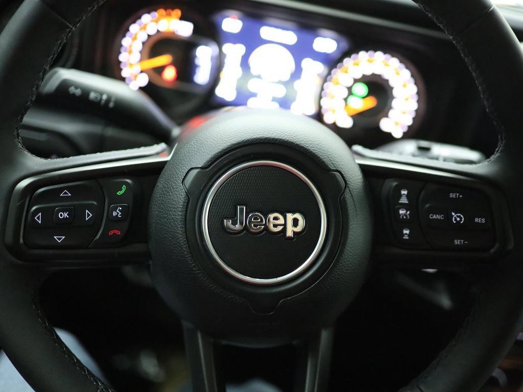Used 2025 Jeep Wrangler Unlimited Rubicon AWD/4WD image 42