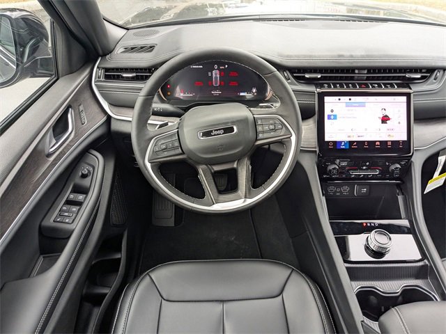 New 2025 Jeep Grand Cherokee Limited w/ Black Appearance Package image 16