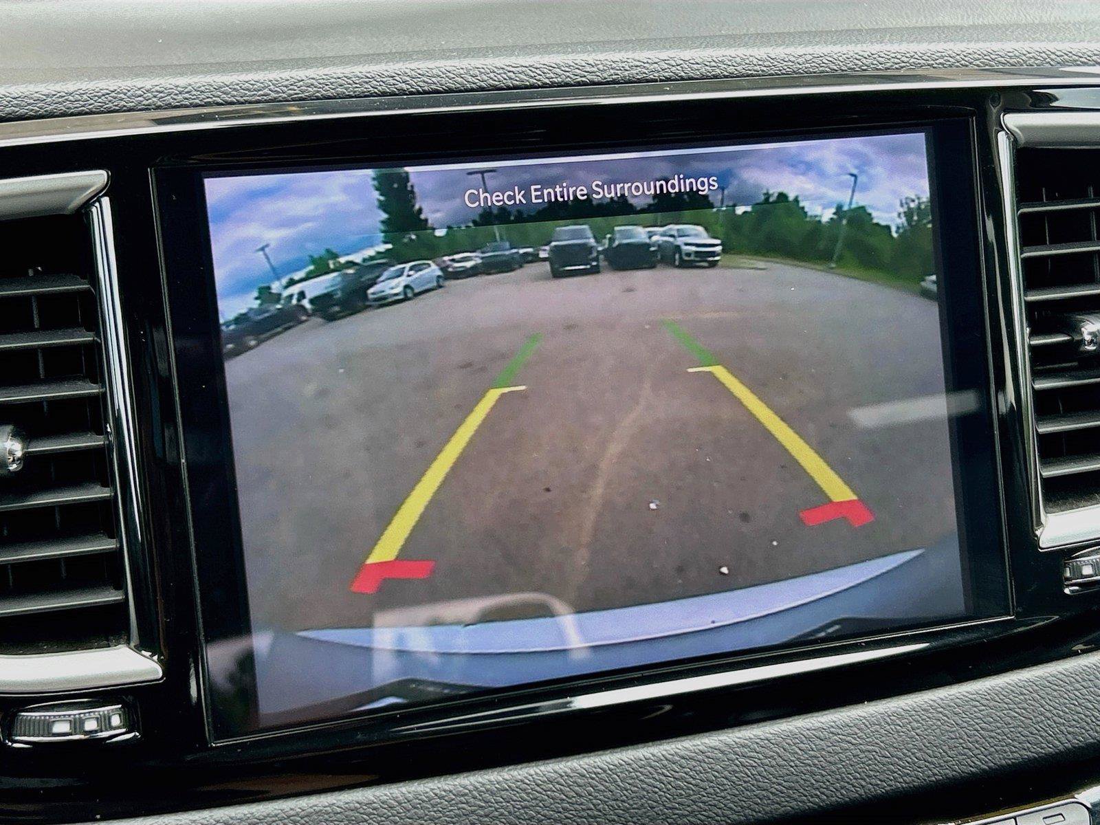Used 2024 Chrysler Pacifica Touring-L FWD image 33