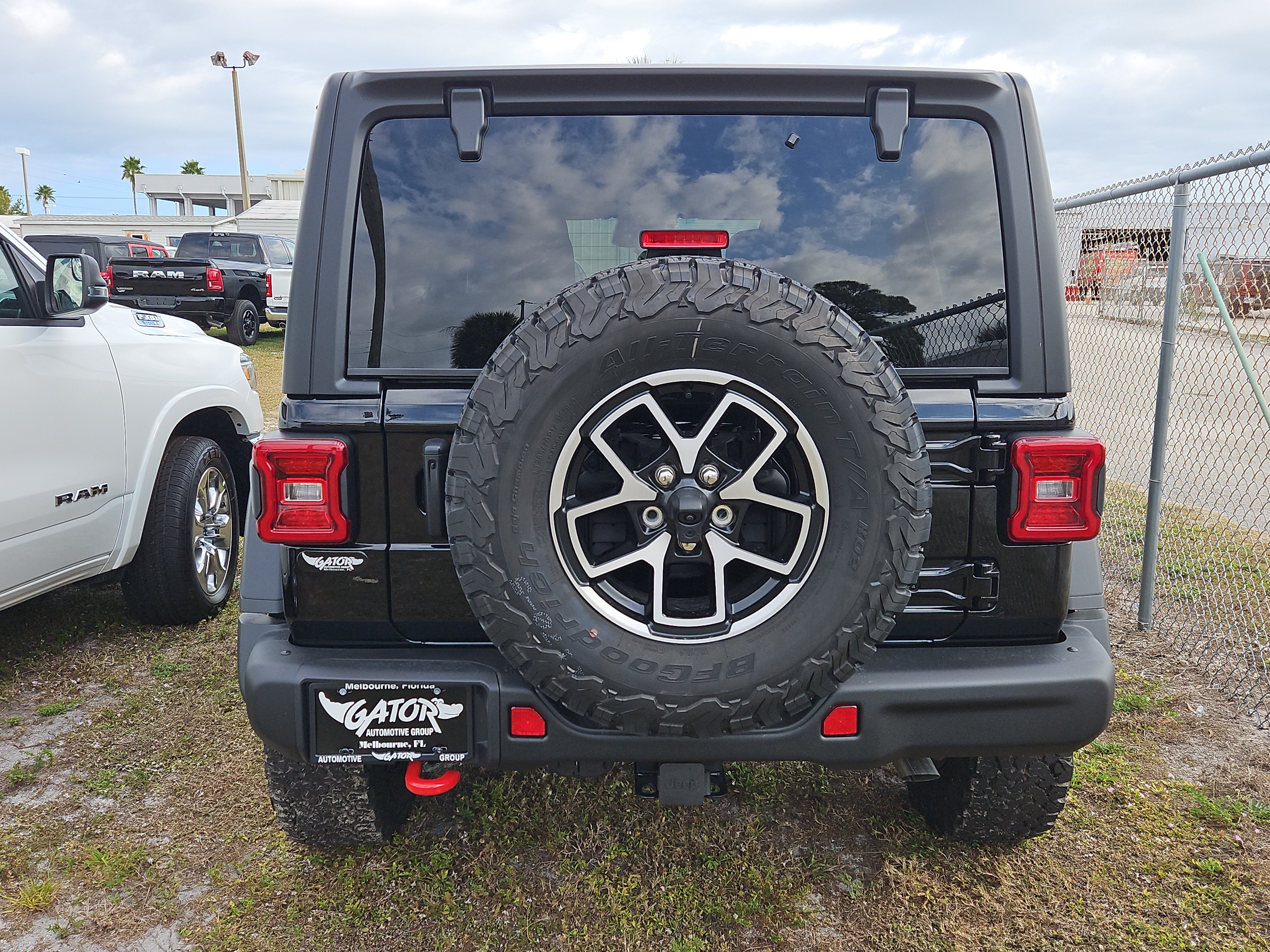 New 2026 Jeep Wrangler Unlimited Rubicon w/ Steel Bumper Group AWD/4WD image 4
