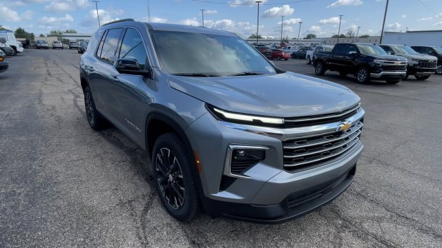 New 2026 Chevrolet Traverse LT w/ Sun and Wheel Package AWD/4WD image 4