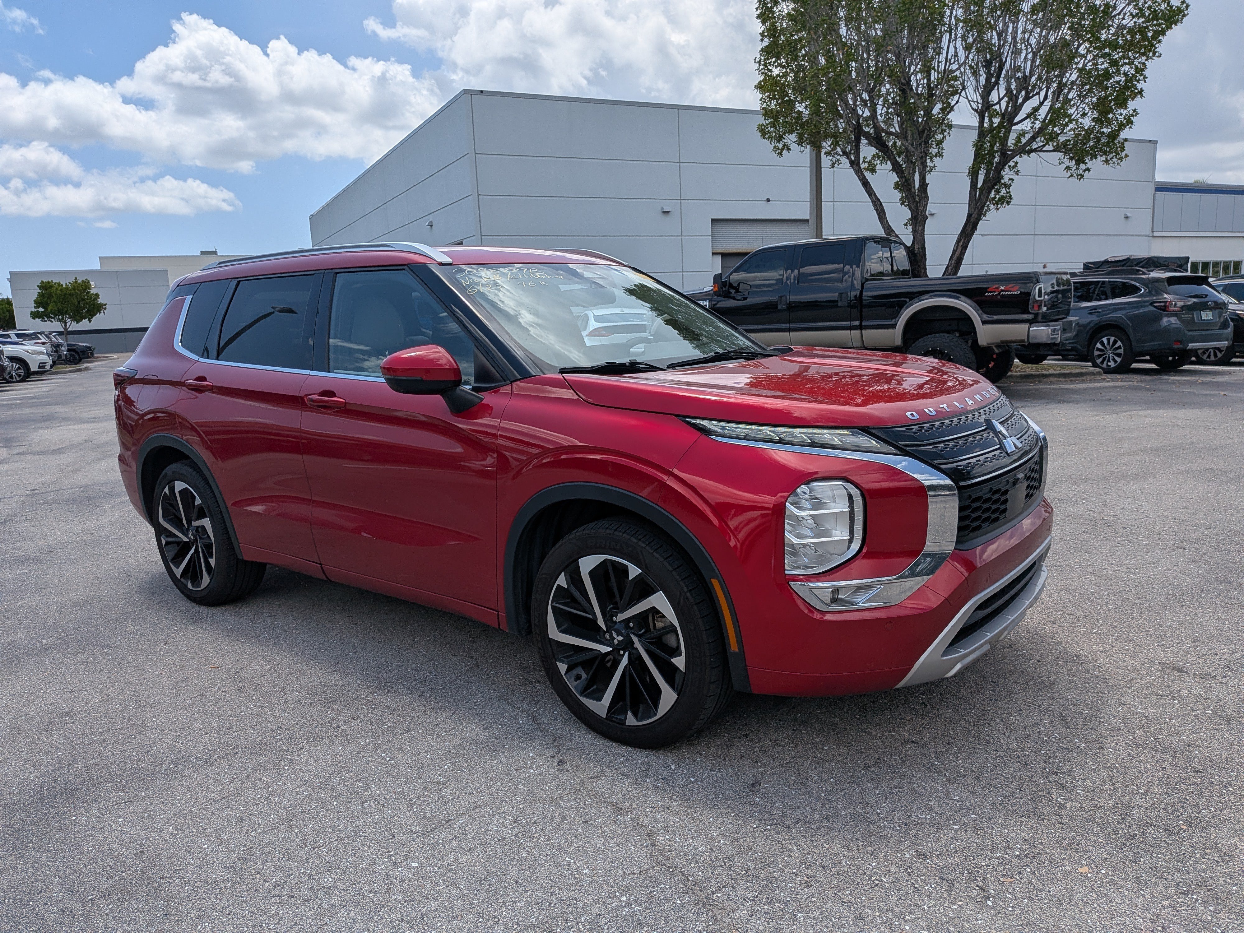 Used 2023 Mitsubishi Outlander SEL FWD image 1