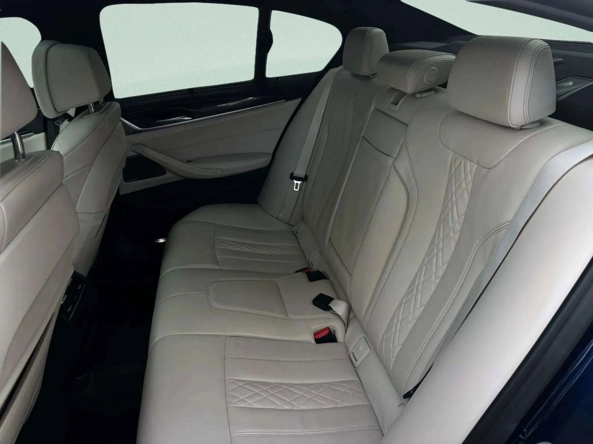 Used 2019 BMW 540i w/ Premium Package image 19