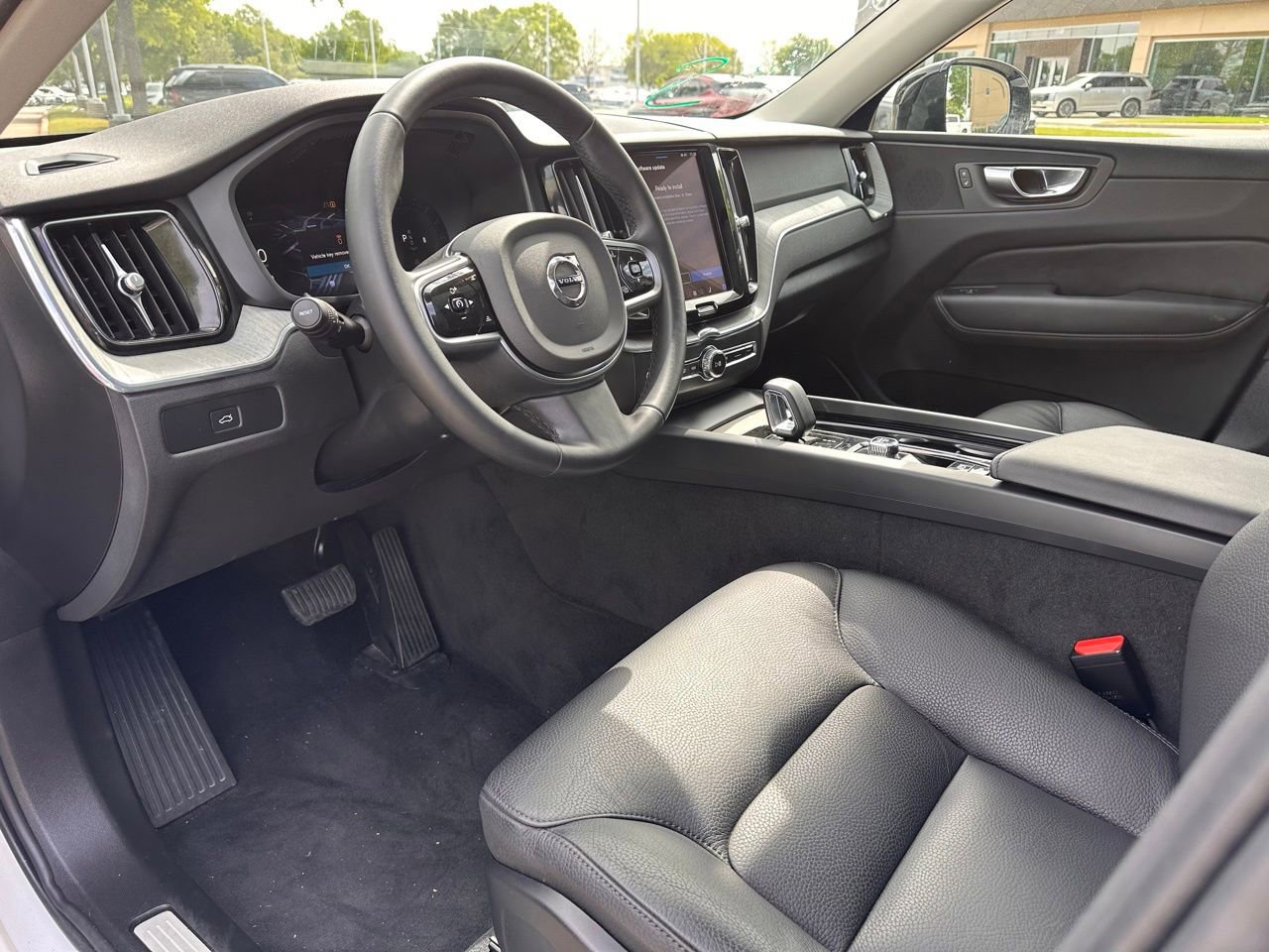 Used 2025 Volvo XC60 B5 Plus image 20