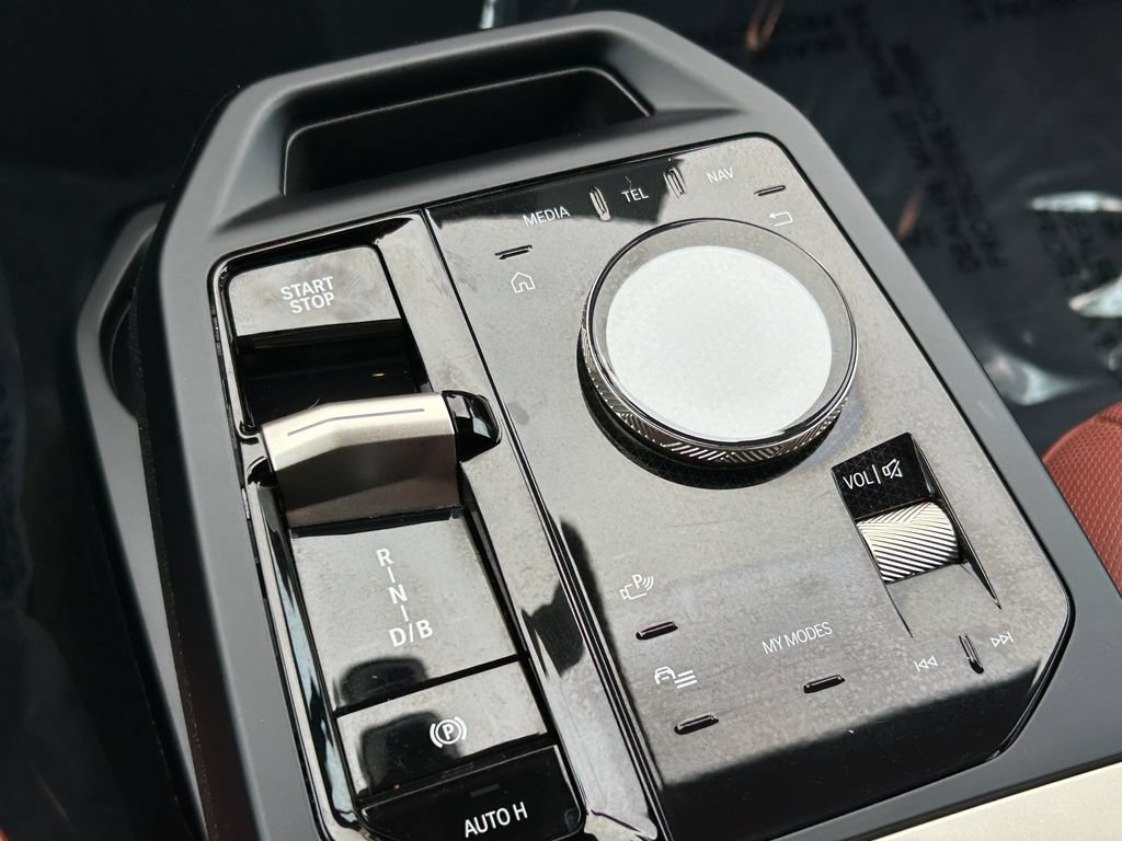 Used 2023 BMW iX xDrive50 AWD/4WD image 28