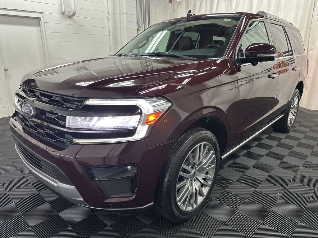 Used 2024 Ford Expedition Limited AWD/4WD image 4