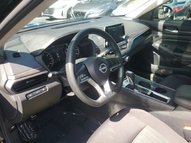 Certified 2025 Nissan Altima 2.5 SV FWD image 13
