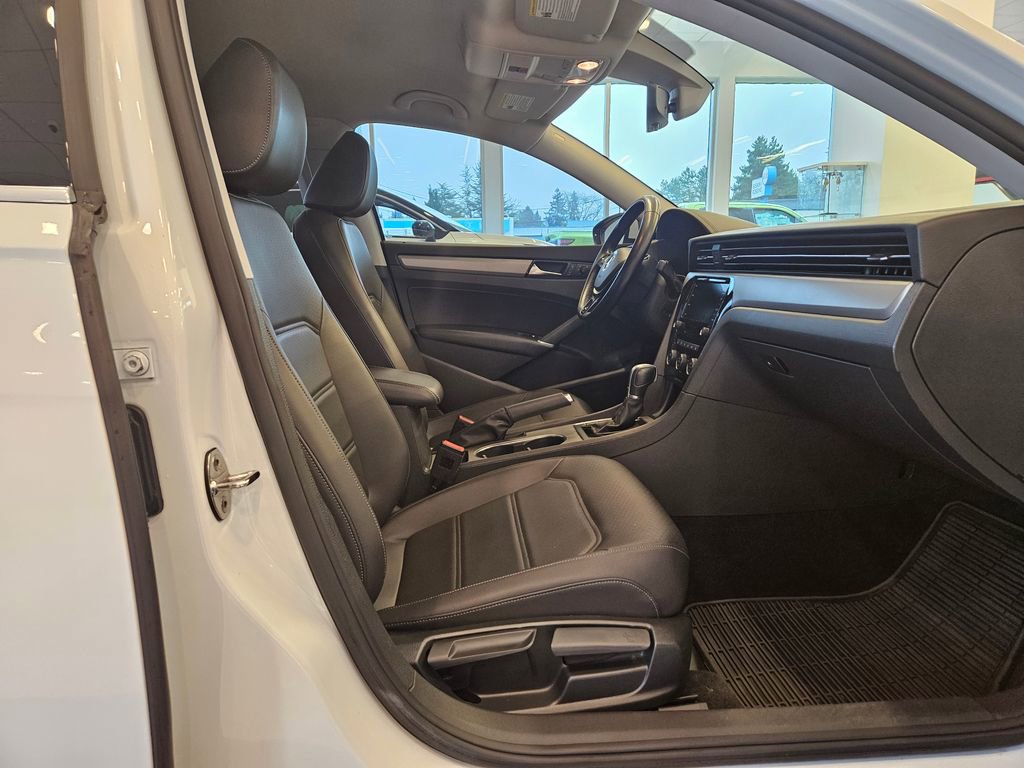 Used 2020 Volkswagen Passat 2.0T SE image 24