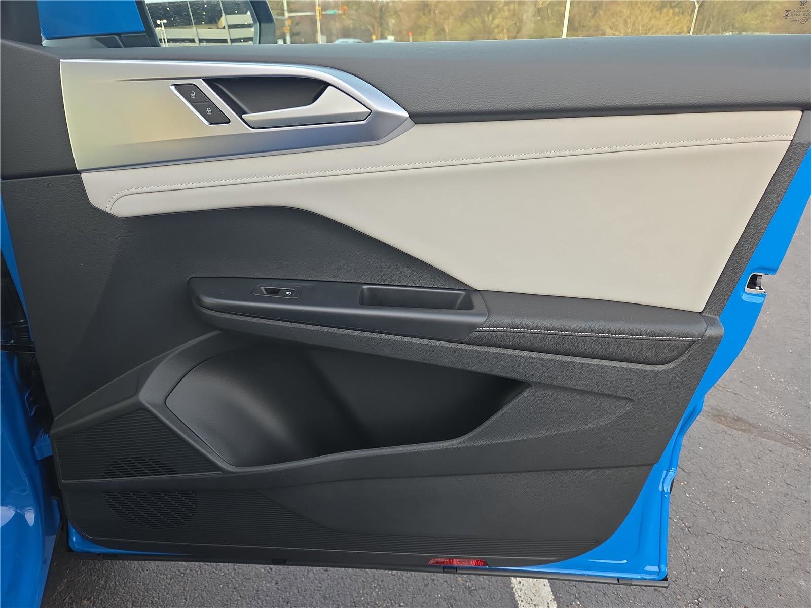 New 2026 Volkswagen Taos SE image 23