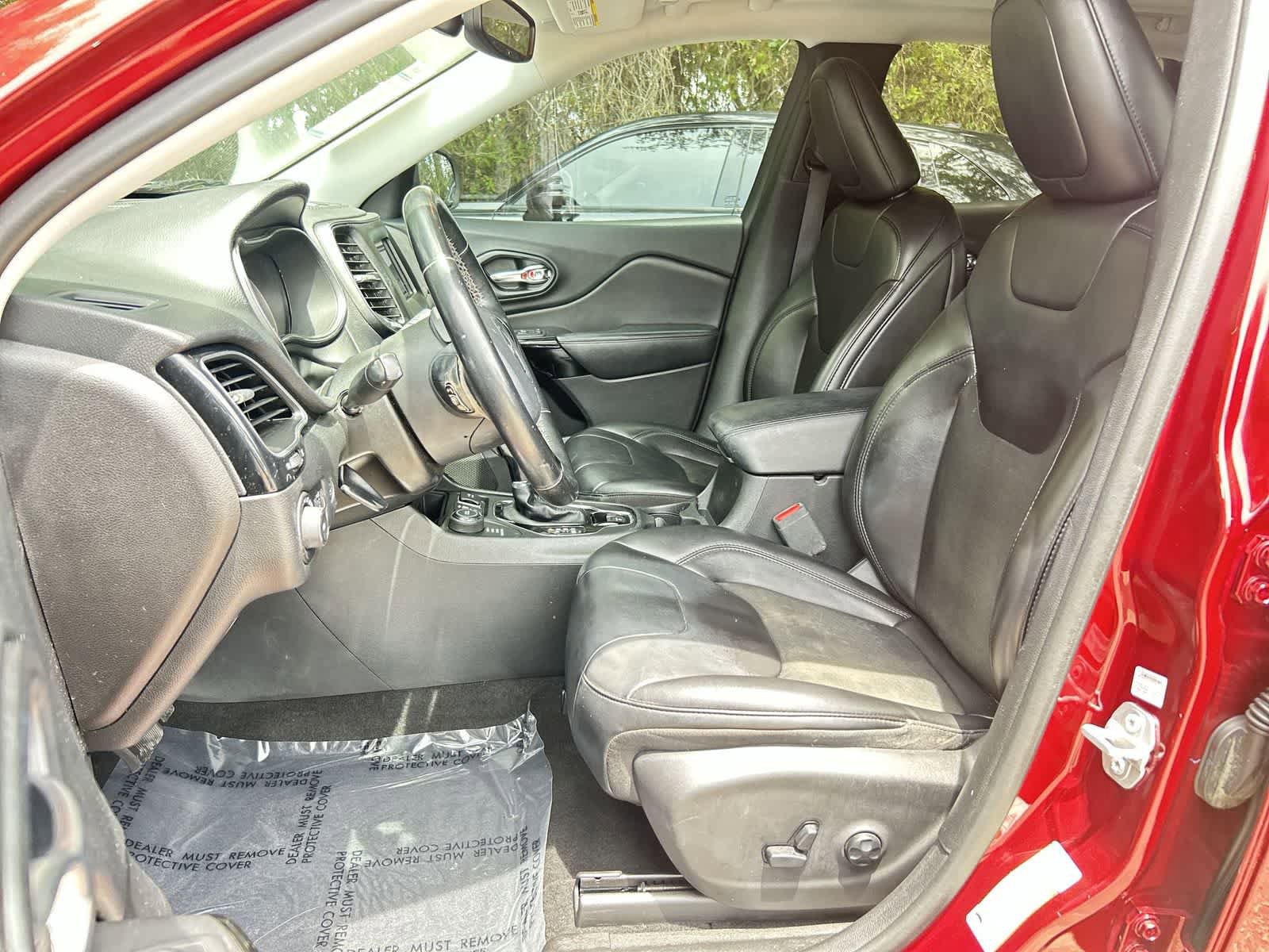 Used 2019 Jeep Cherokee Latitude Plus AWD/4WD image 11