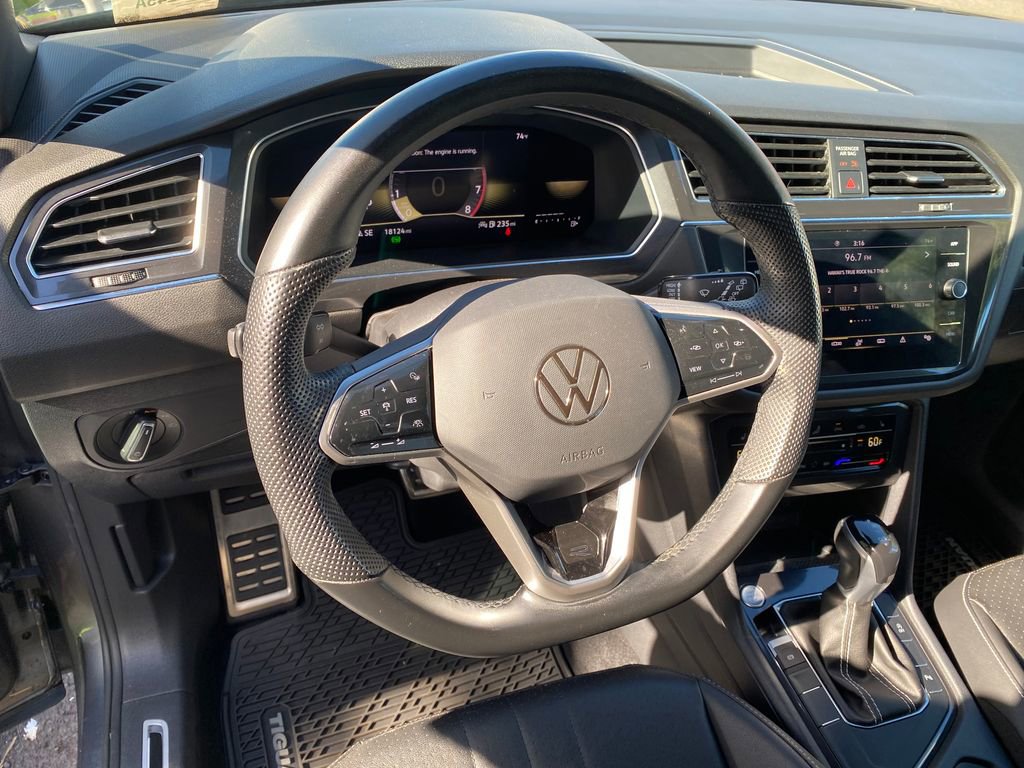 Used 2023 Volkswagen Tiguan SE R-Line image 14