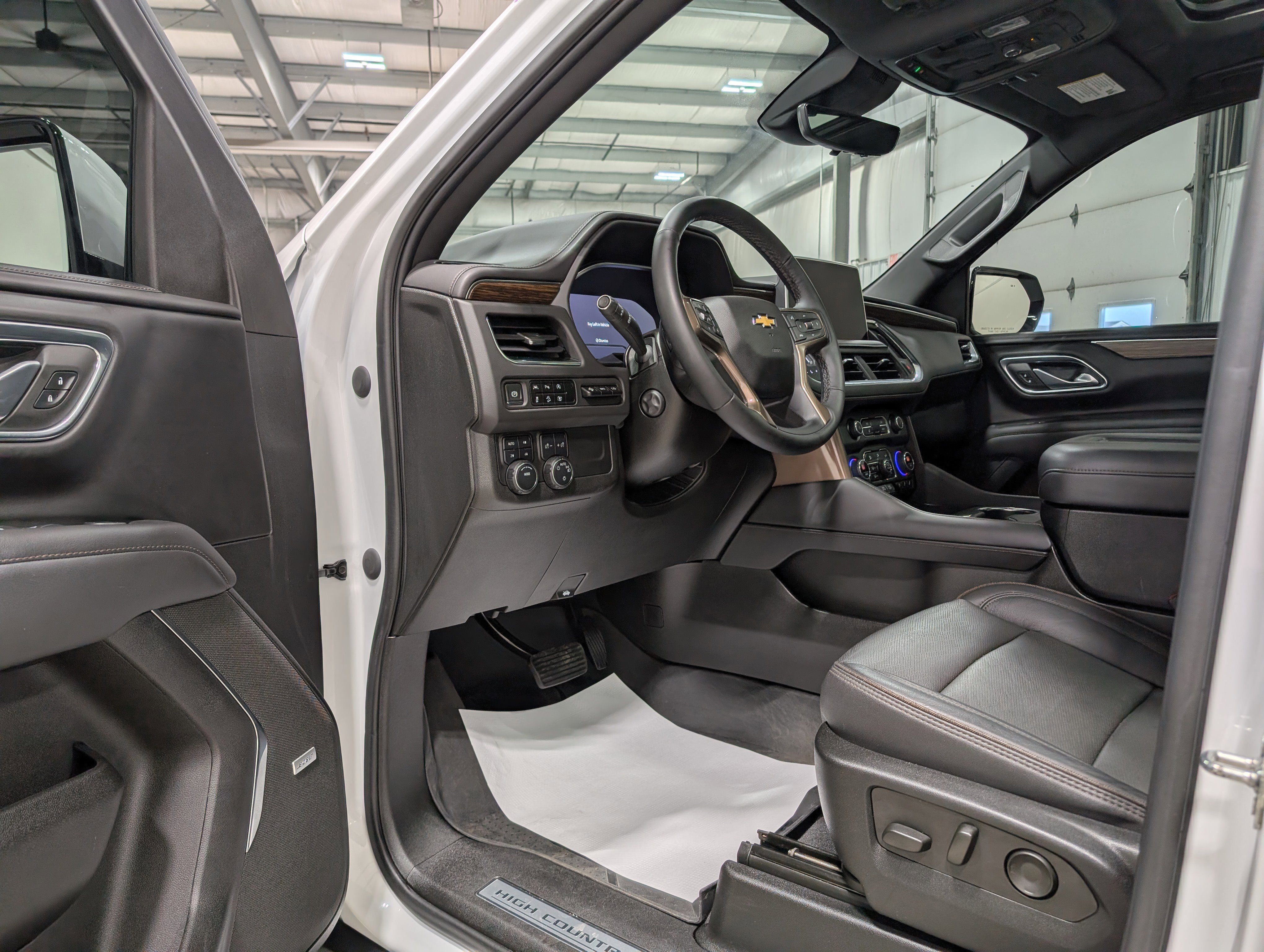 Used 2023 Chevrolet Tahoe High Country AWD/4WD image 14