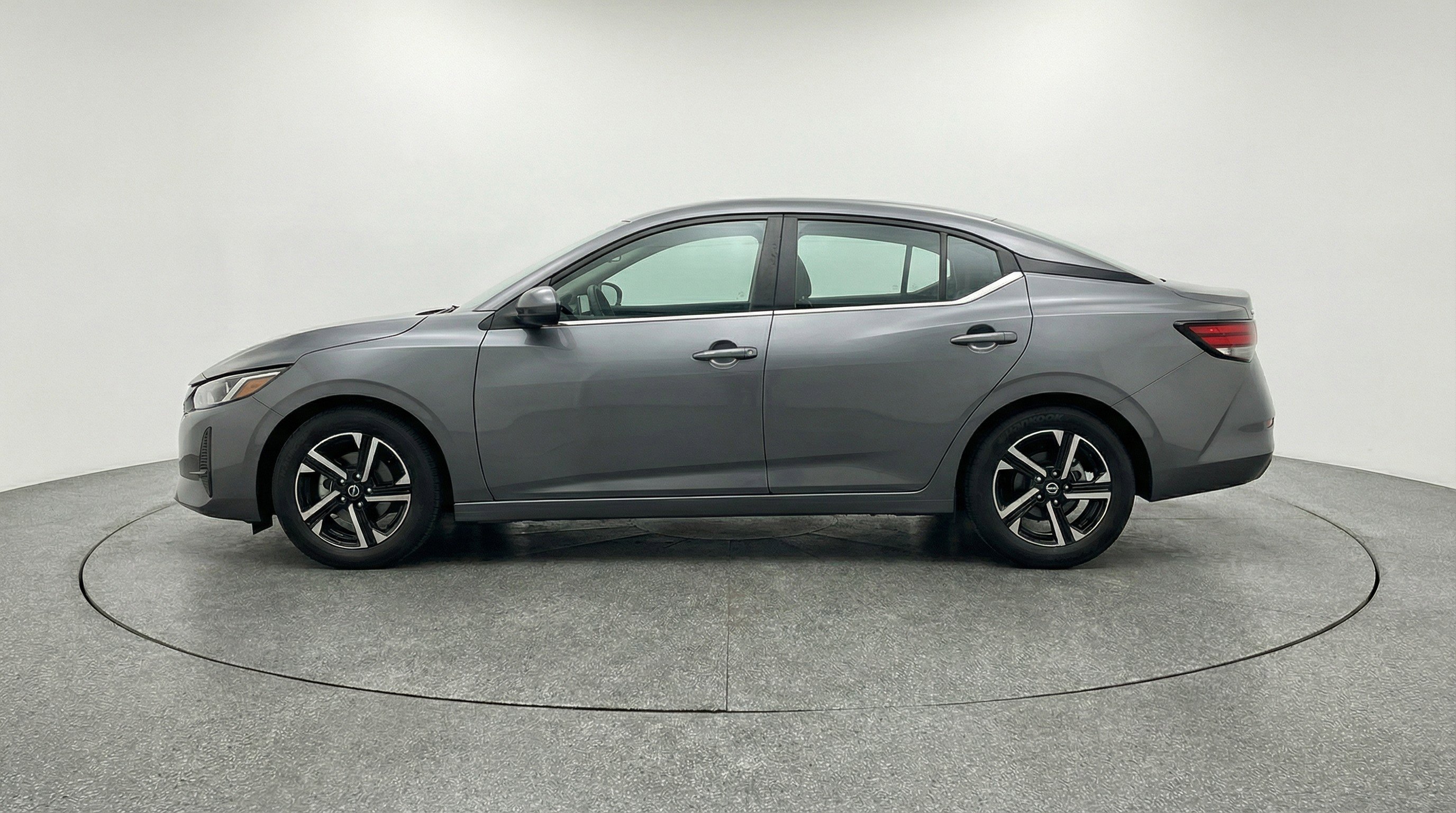 Used 2025 Nissan Sentra SV image 5