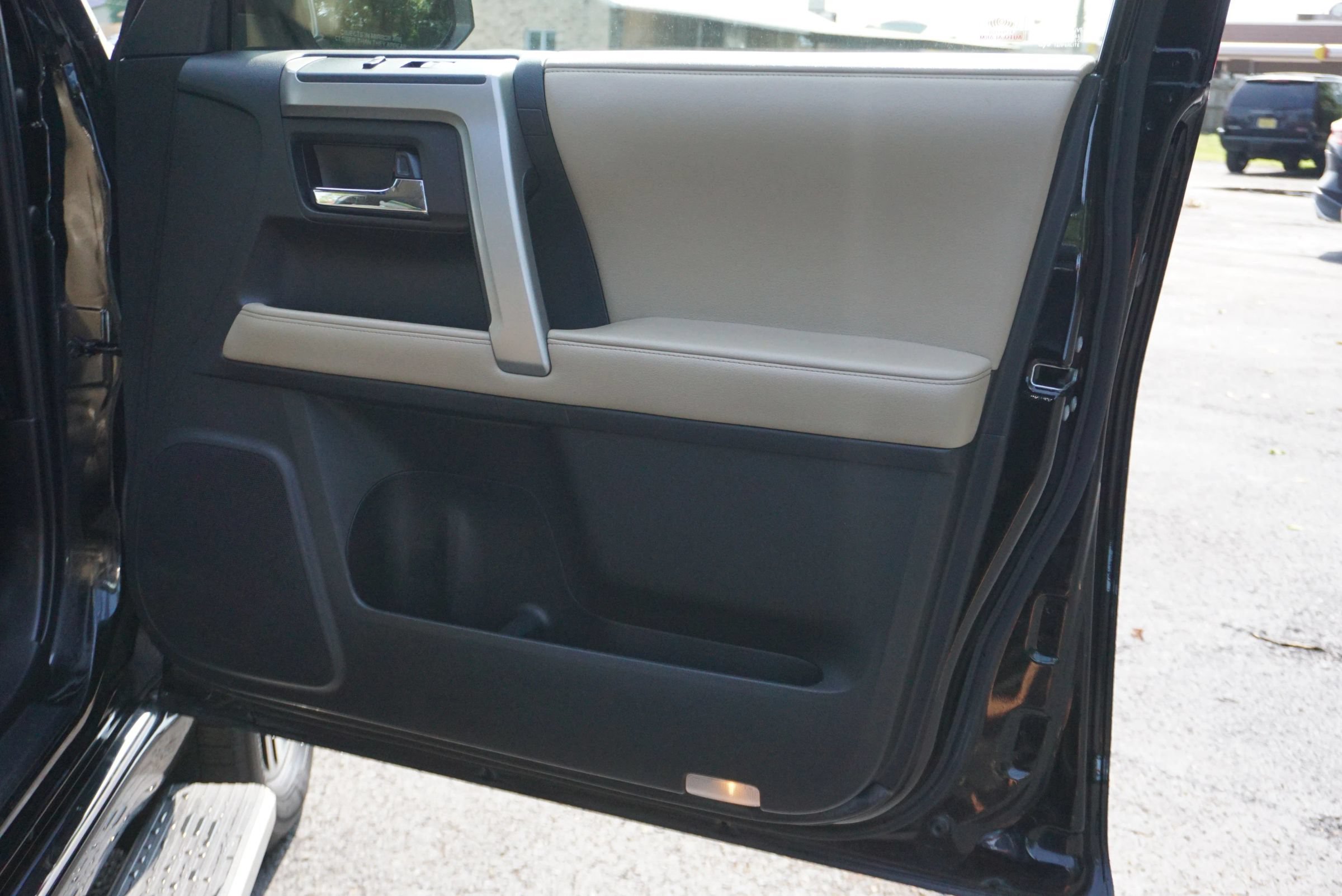 Used 2016 Toyota 4Runner Limited AWD/4WD image 12
