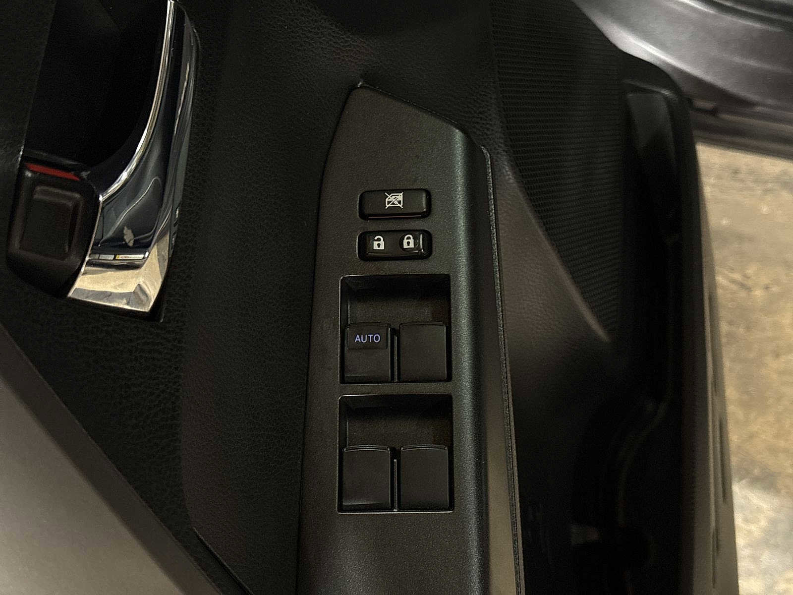 Used 2018 Toyota RAV4 XLE AWD/4WD image 21