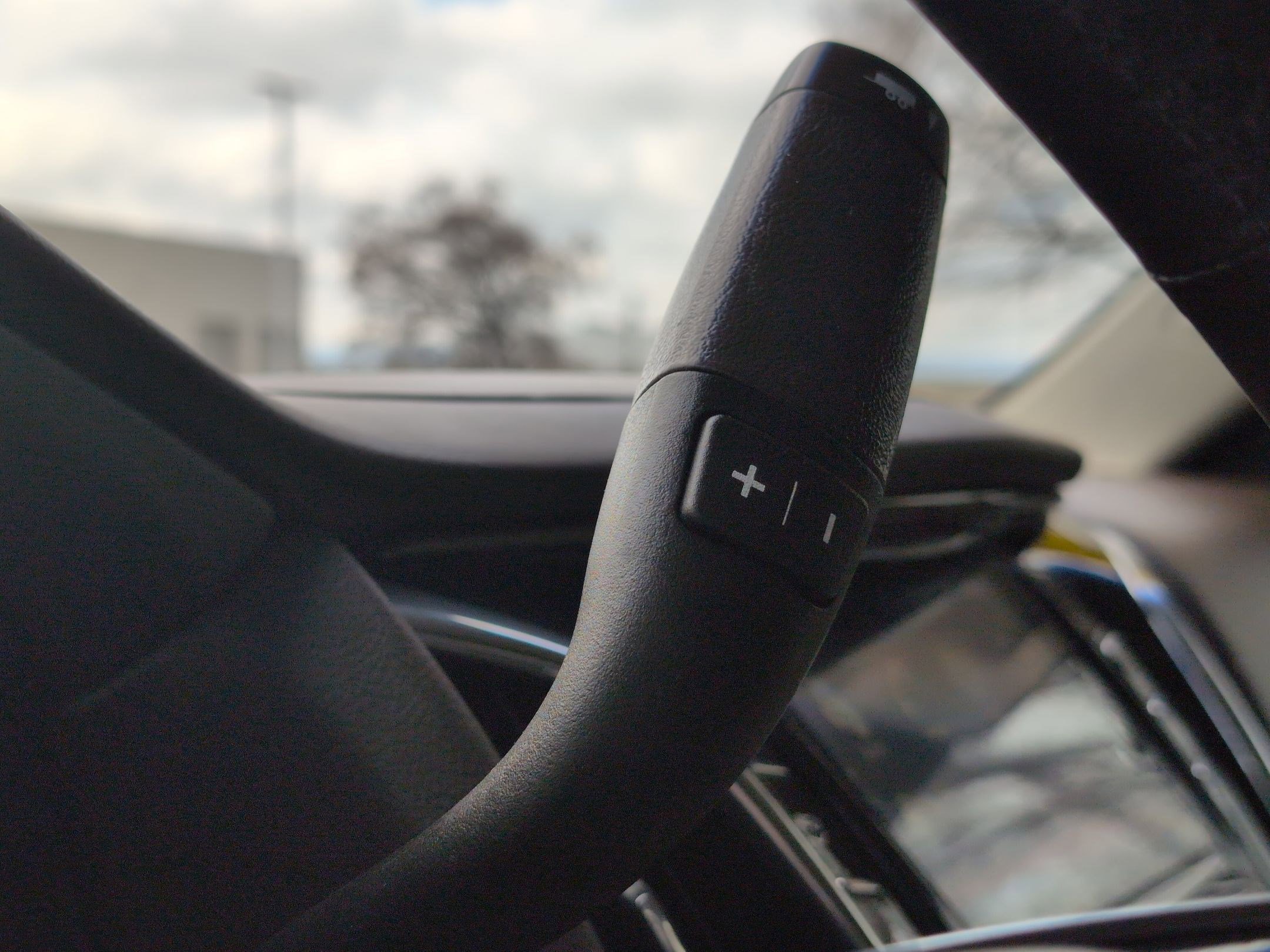 Used 2015 Cadillac Escalade Premium image 23