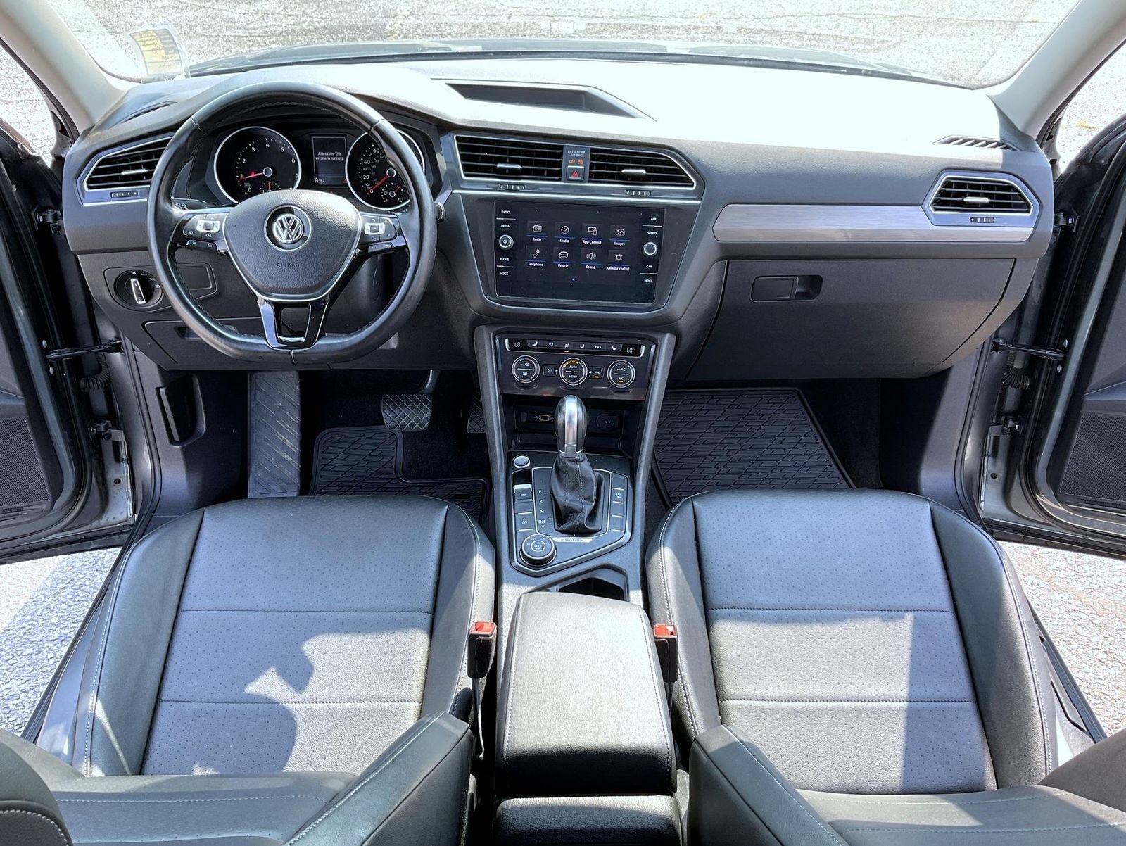 Used 2018 Volkswagen Tiguan SE w/ 3rd Row Seat Package AWD/4WD image 12