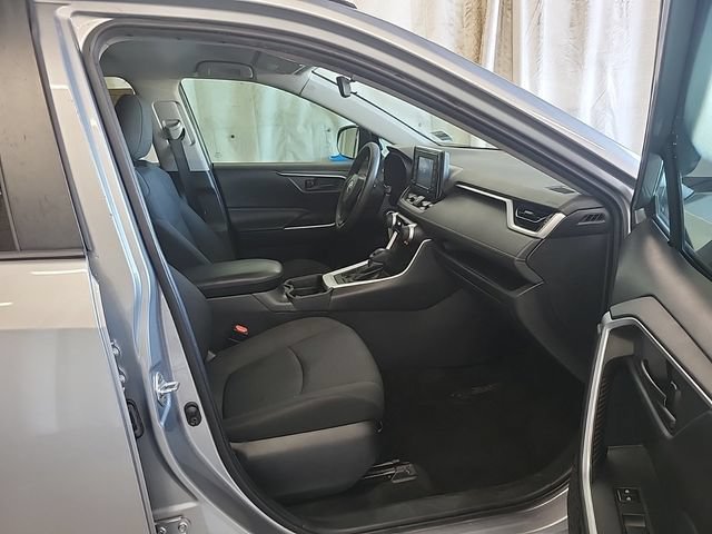 Used 2020 Toyota RAV4 LE FWD image 10