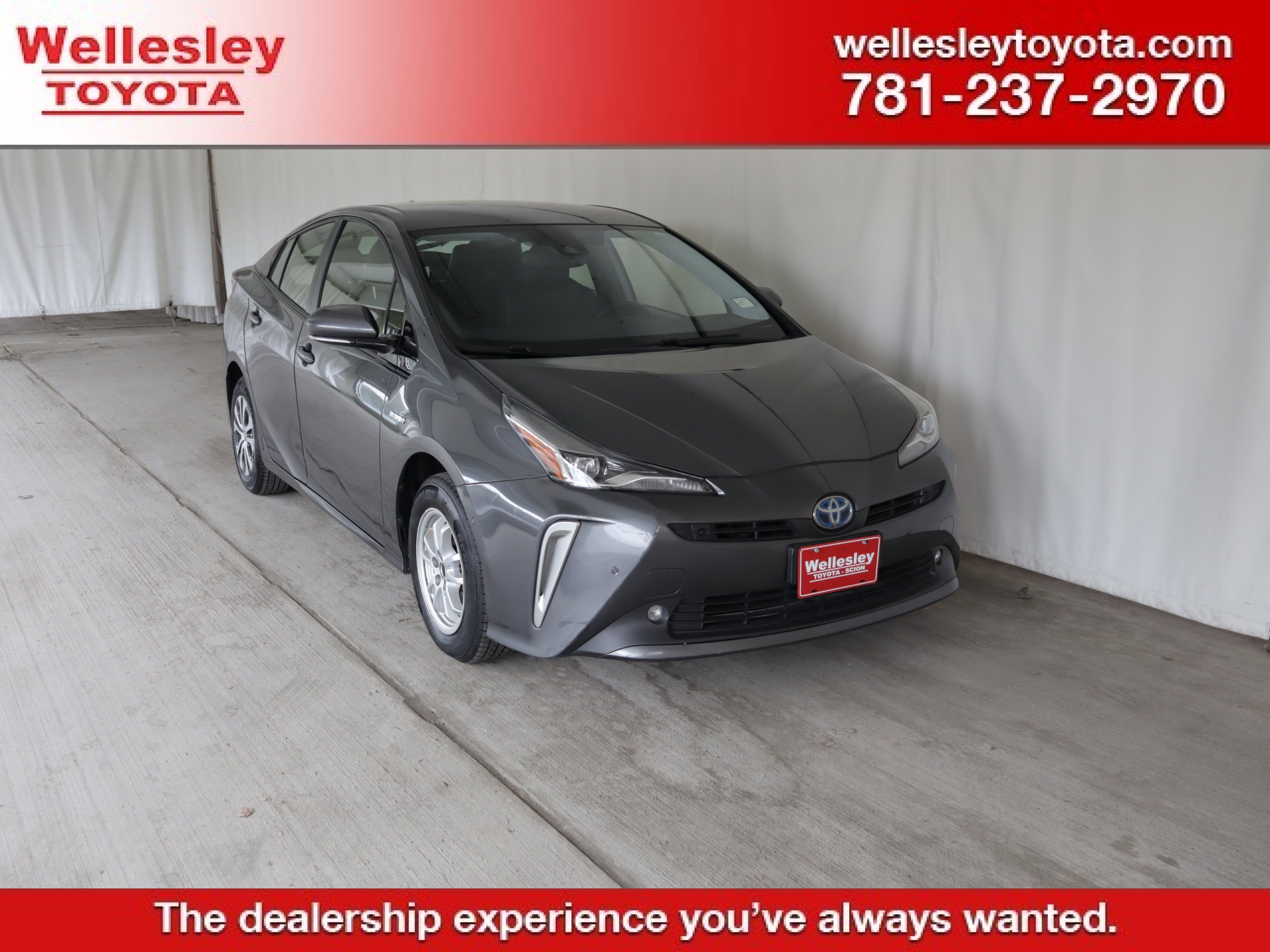 Used 2020 Toyota Prius XLE image 1