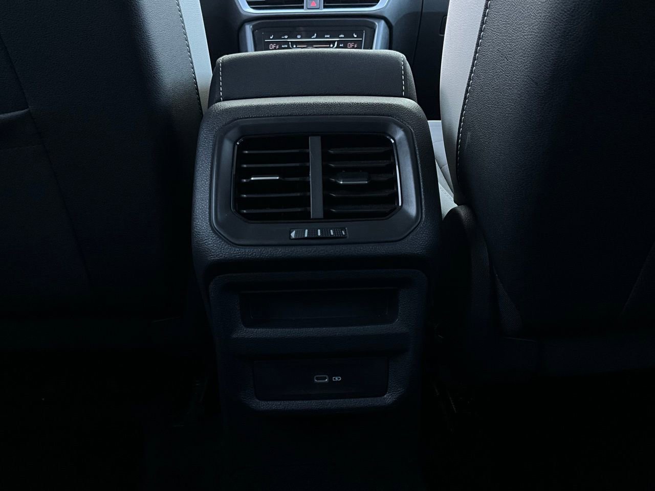 Used 2025 Volkswagen Taos SE image 13