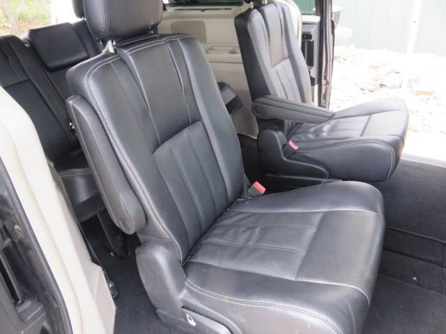 Used 2015 Chrysler Town & Country Touring w/ Driver Convenience Group FWD image 23