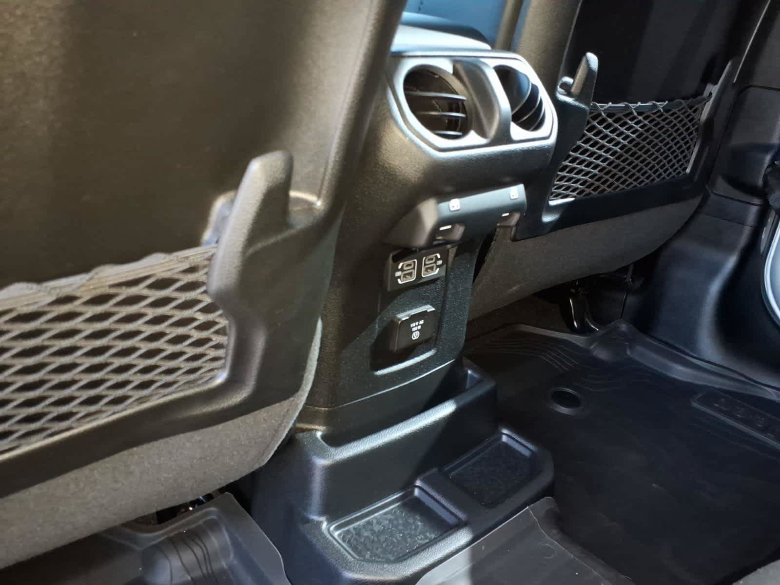 Used 2024 Jeep Wrangler Unlimited Rubicon AWD/4WD image 22