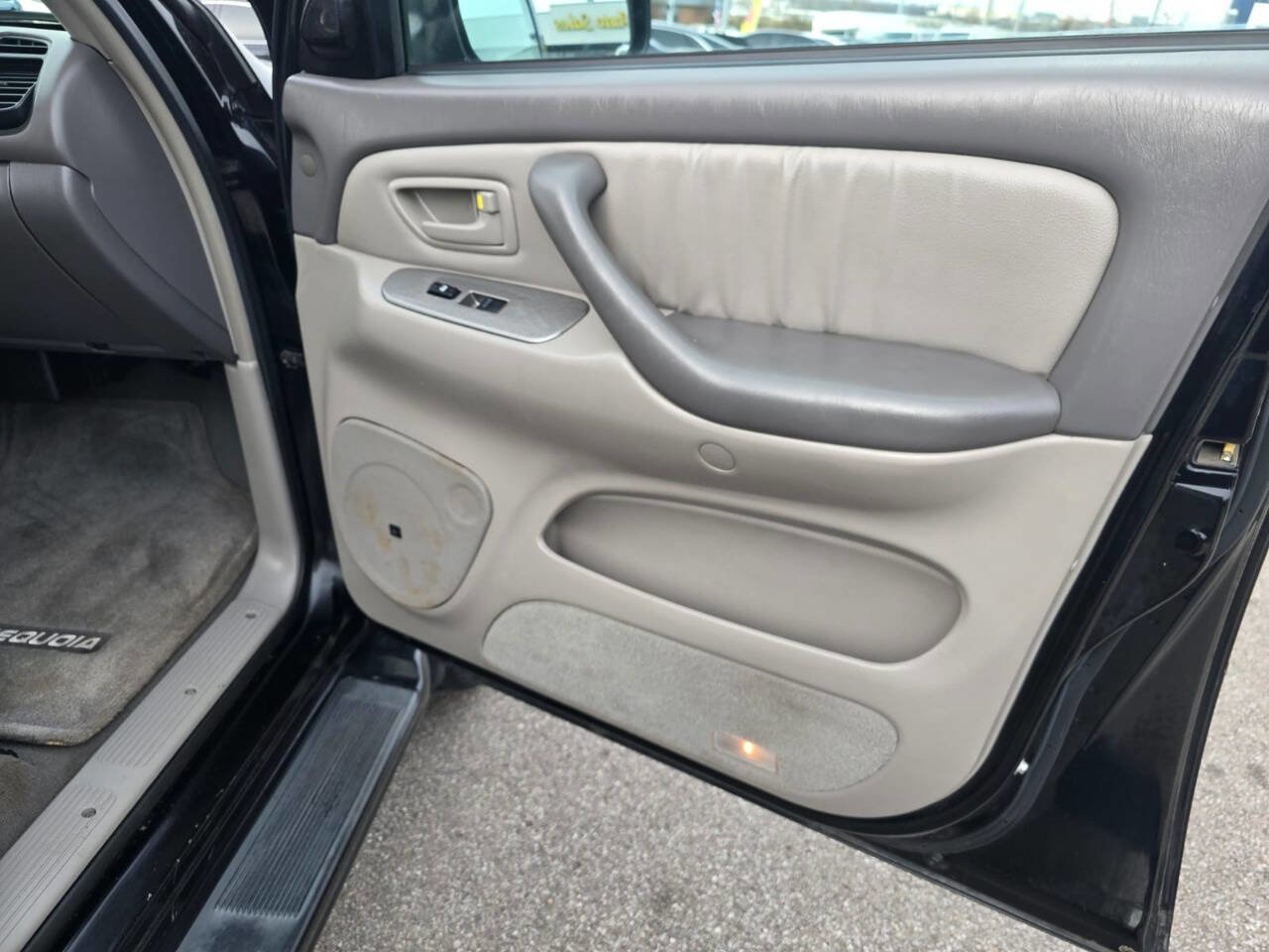 Used 2004 Toyota Sequoia Limited image 35
