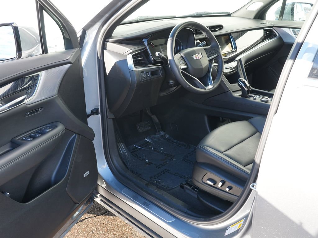 Used 2025 Cadillac XT6 Premium Luxury image 15