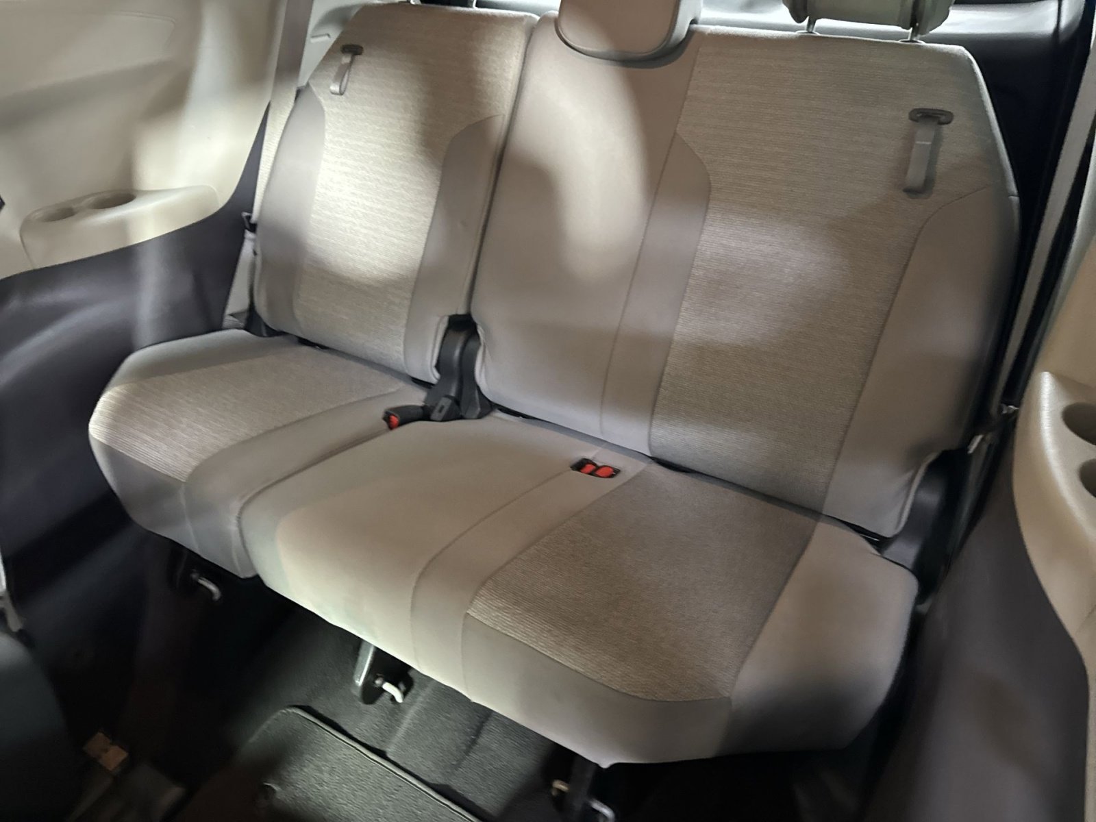 Used 2024 Toyota Sienna LE FWD image 37