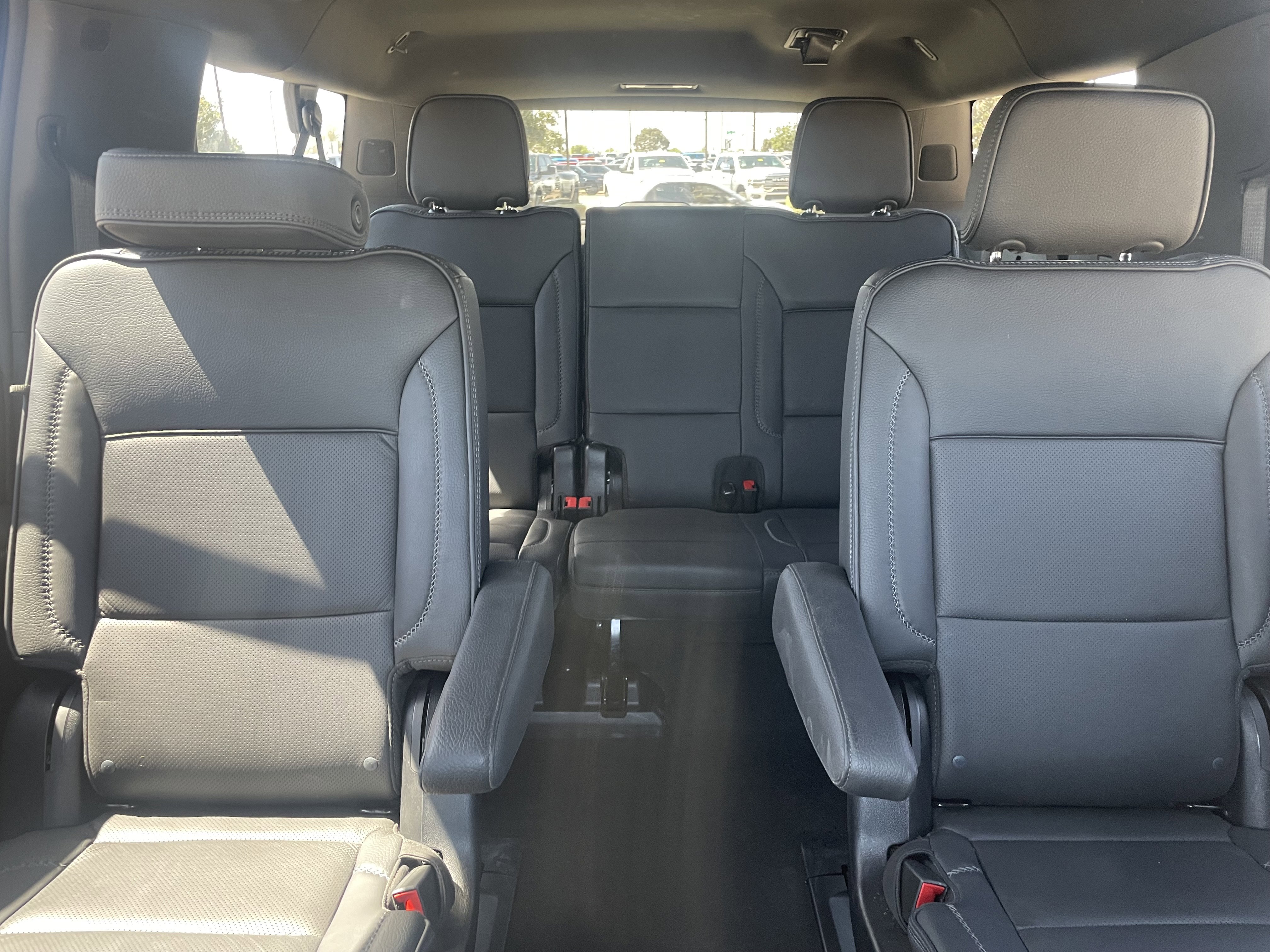 Used 2025 GMC Yukon XL Denali AWD/4WD image 23